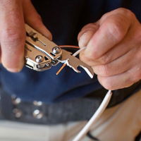 Leatherman Wingman Silver in use