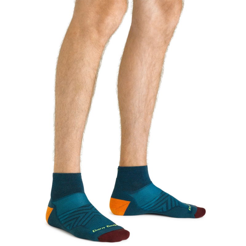 Darn Tough Men's Run Quarter Ultra-Lightweight Running Sock (1040)