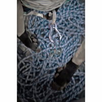 Black Diamond Gridlock Belay Karabiner in use