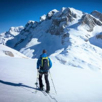 Blue Ice Choucas Light Harness in use